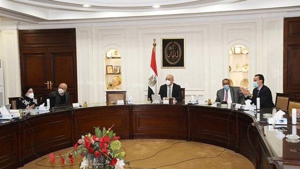 وزير الإسكان يستعرض مخططات تطوير وإحياء القاهرة الخديوية